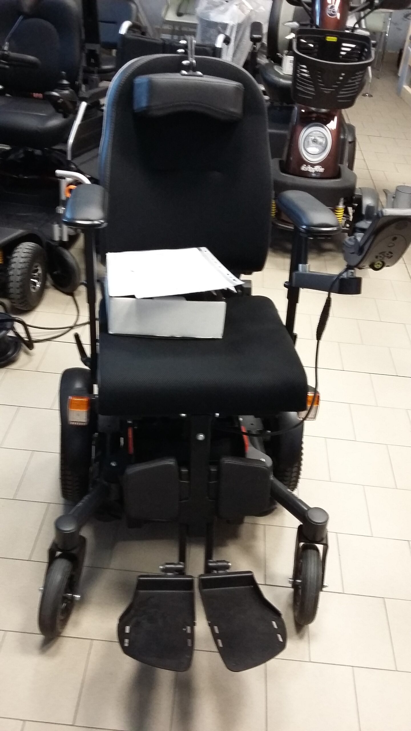 Carrozzina elettronica Adulti Usata
